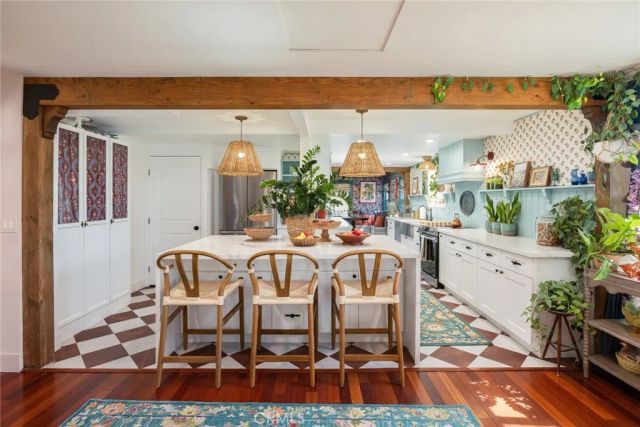 441 N Barranca, Glendora, CA 91741