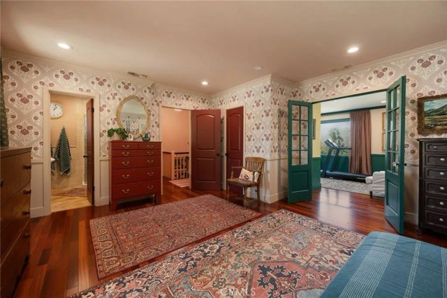 441 N Barranca, Glendora, CA 91741