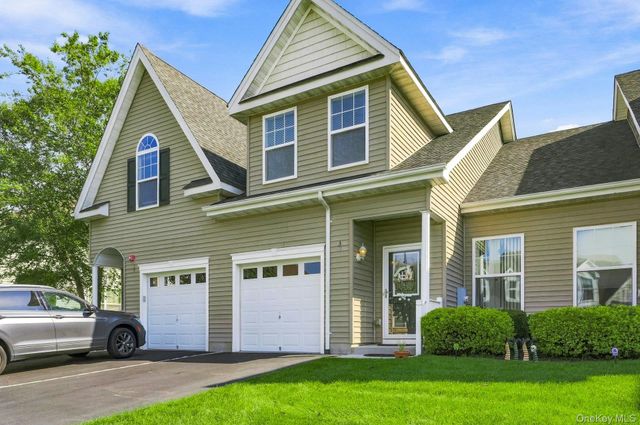 38 Augusta Drive, Medford, NY 11763