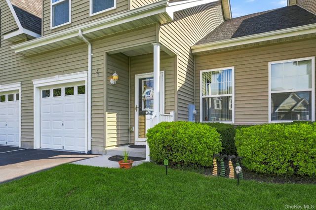 38 Augusta Drive, Medford, NY 11763
