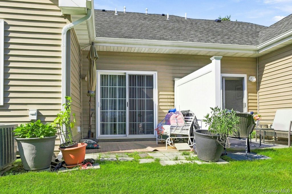 38 Augusta Drive, Medford, NY 11763 — photo 3