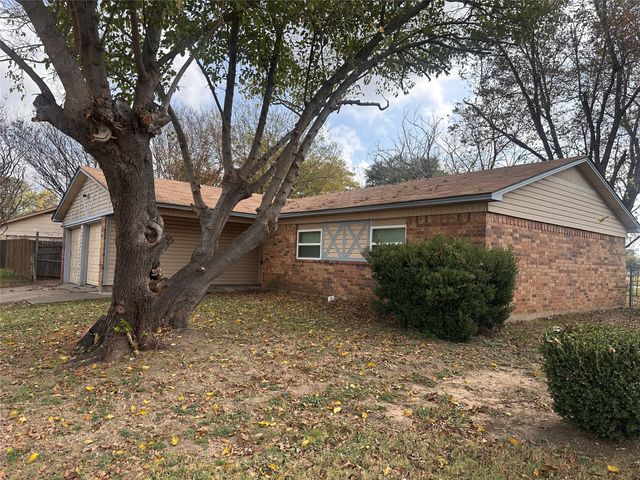 2812 Eddie Place, Fort Worth, TX 76140