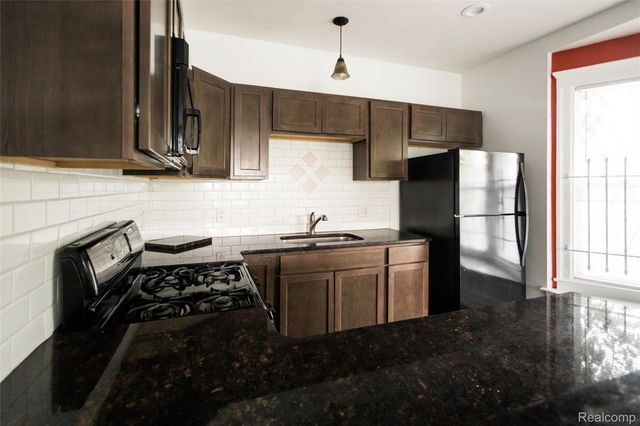 2202 Lothrop Street, Detroit, MI 48206