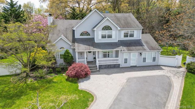 6 Ivy Court, Centereach, NY 11720