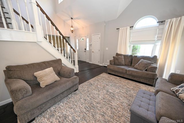 6 Ivy Court, Centereach, NY 11720