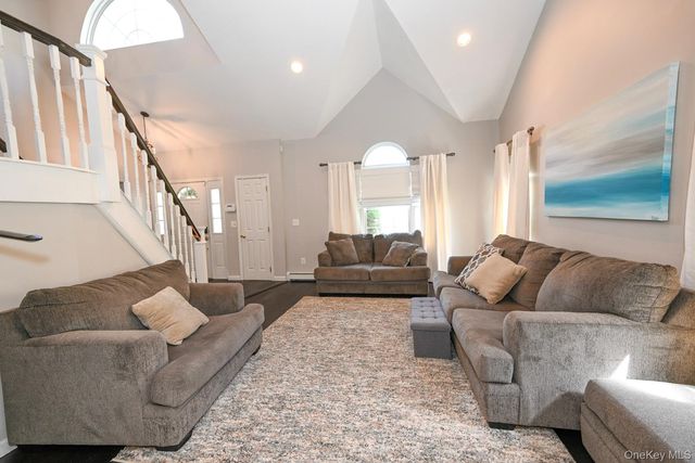 6 Ivy Court, Centereach, NY 11720