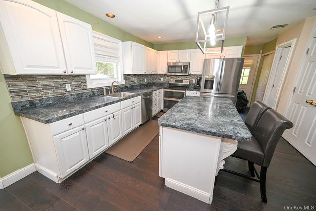 6 Ivy Court, Centereach, NY 11720