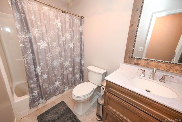 6 Ivy Court, Centereach, NY 11720