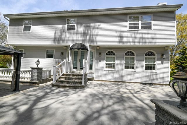 6 Ivy Court, Centereach, NY 11720