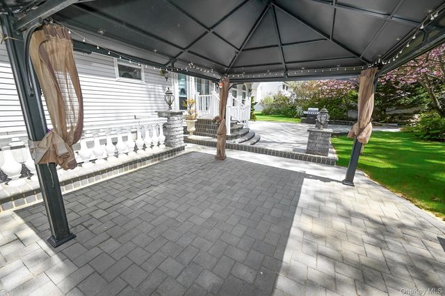 6 Ivy Court, Centereach, NY 11720