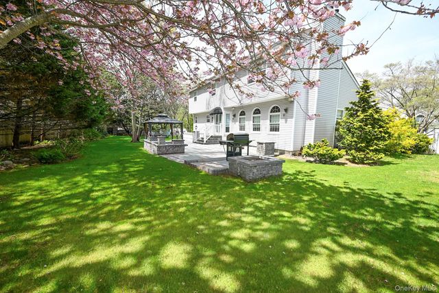 6 Ivy Court, Centereach, NY 11720