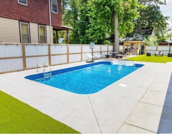 637 Adams Avenue, Evansville, IN 47713