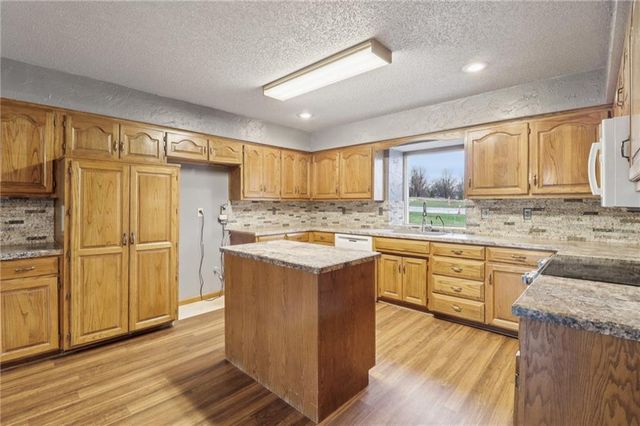 19985 W 119th Street, Olathe, KS 66061