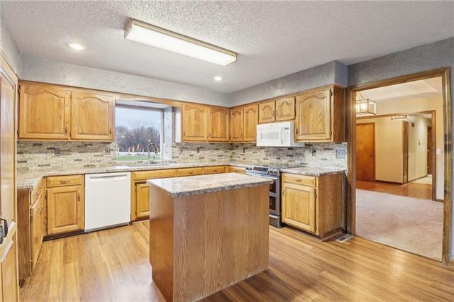 19985 W 119th Street, Olathe, KS 66061