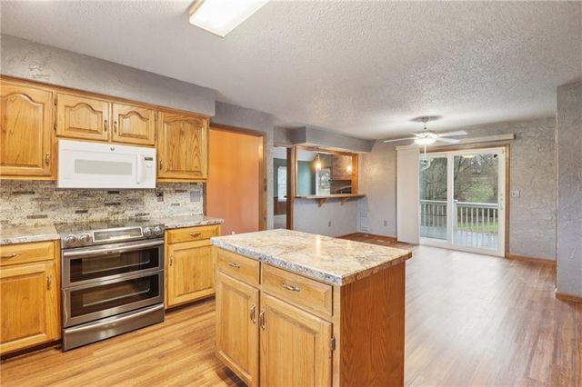 19985 W 119th Street, Olathe, KS 66061