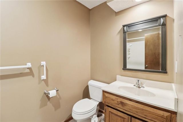 19985 W 119th Street, Olathe, KS 66061