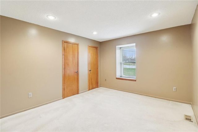 19985 W 119th Street, Olathe, KS 66061