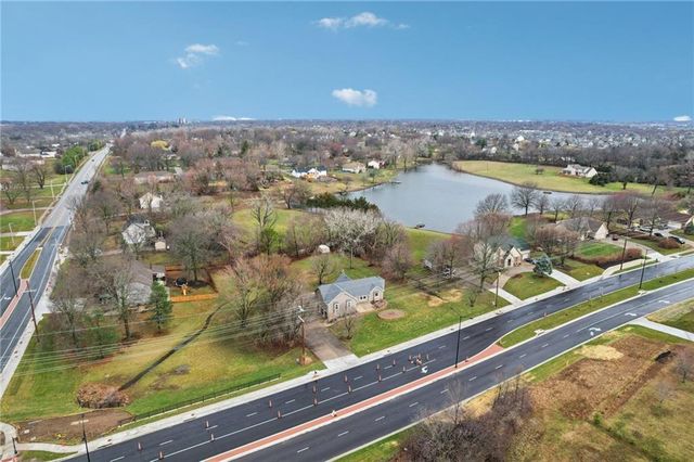 19985 W 119th Street, Olathe, KS 66061