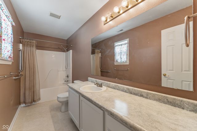 1712 Turning Leaf Drive, Franklin, IN 46131