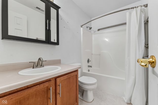 1712 Turning Leaf Drive, Franklin, IN 46131