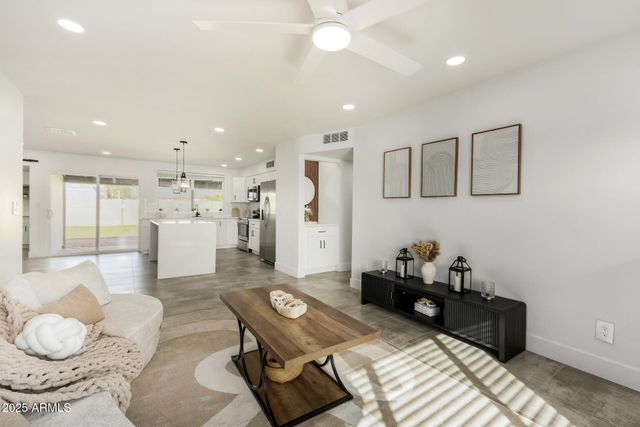 7050 W GARFIELD Street, Phoenix, AZ 85043