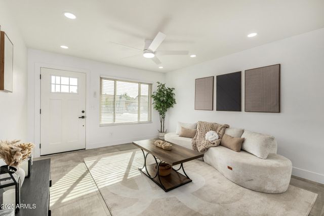 7050 W GARFIELD Street, Phoenix, AZ 85043