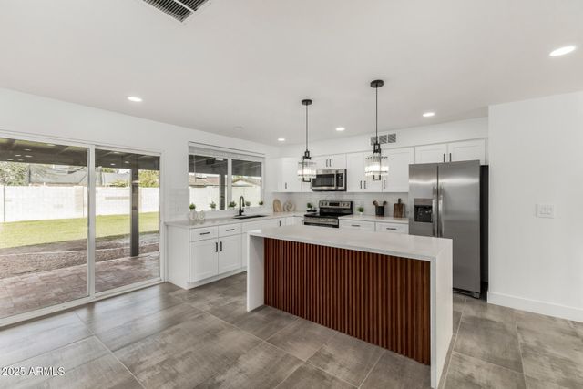 7050 W GARFIELD Street, Phoenix, AZ 85043