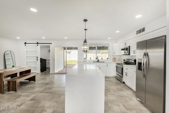 7050 W GARFIELD Street, Phoenix, AZ 85043