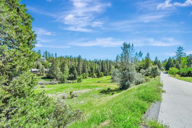 115 Fairway Village Court, Murphys, CA 95247