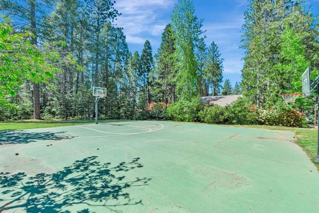 115 Fairway Village Court, Murphys, CA 95247
