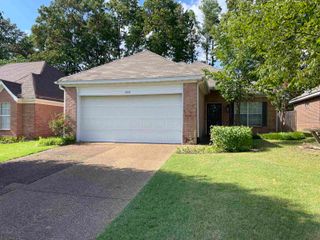 8126 TIMBER KNOLL LN, Memphis, TN 38018