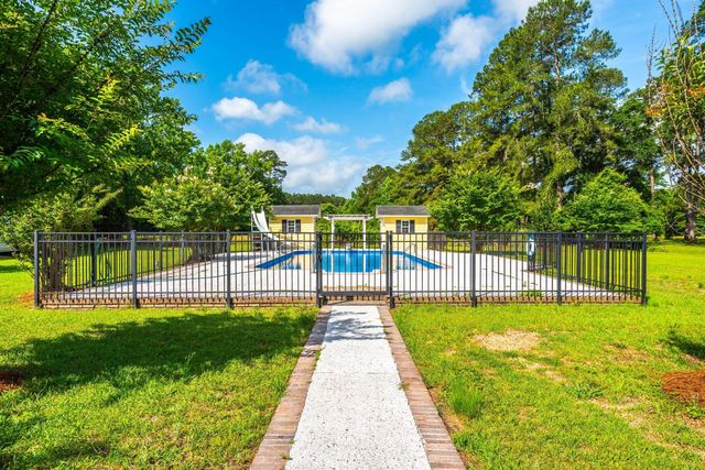 905 W Raysor Street, Saint George, SC 29477