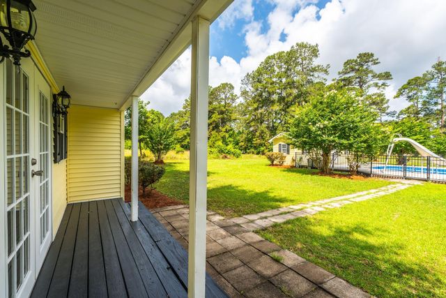 905 W Raysor Street, Saint George, SC 29477