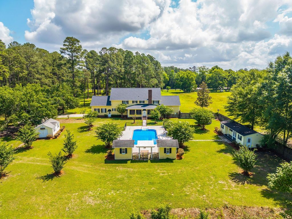 905 W Raysor Street, Saint George, SC 29477