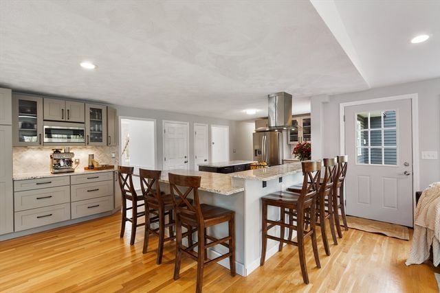 2 Greenbrier Drive, Westford, MA 01886