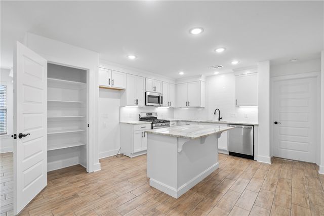 4300 SW Adams Road, Bentonville, AR 72713