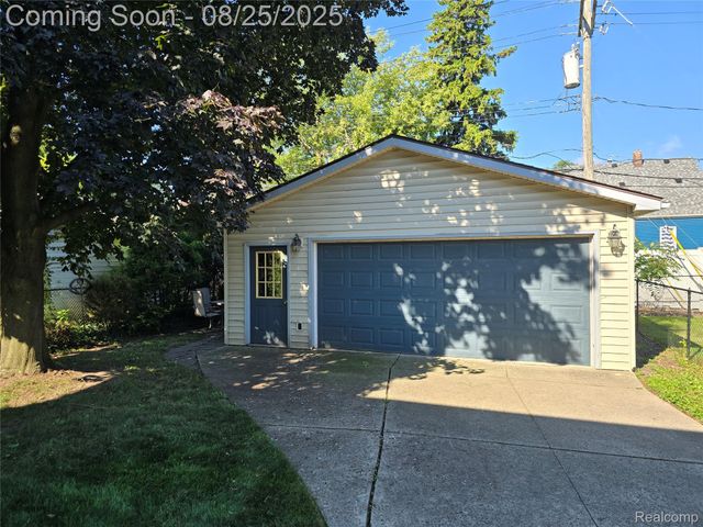 116 S Kenwood Avenue, Royal Oak, MI 48067