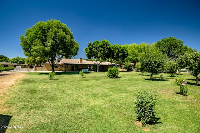 6801 W SURREY Avenue, Peoria, AZ 85381