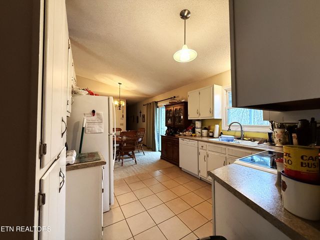 312 Lakeview Drive, Crossville, TN 38558