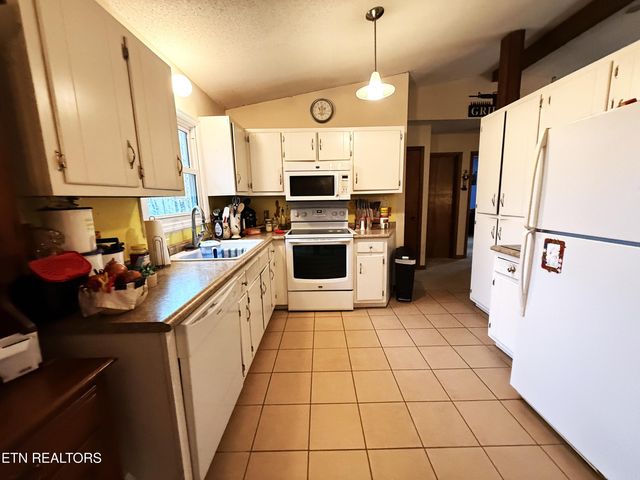 312 Lakeview Drive, Crossville, TN 38558