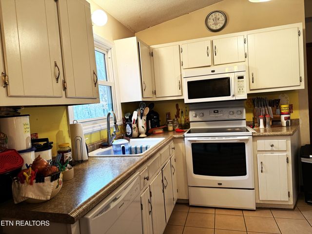 312 Lakeview Drive, Crossville, TN 38558