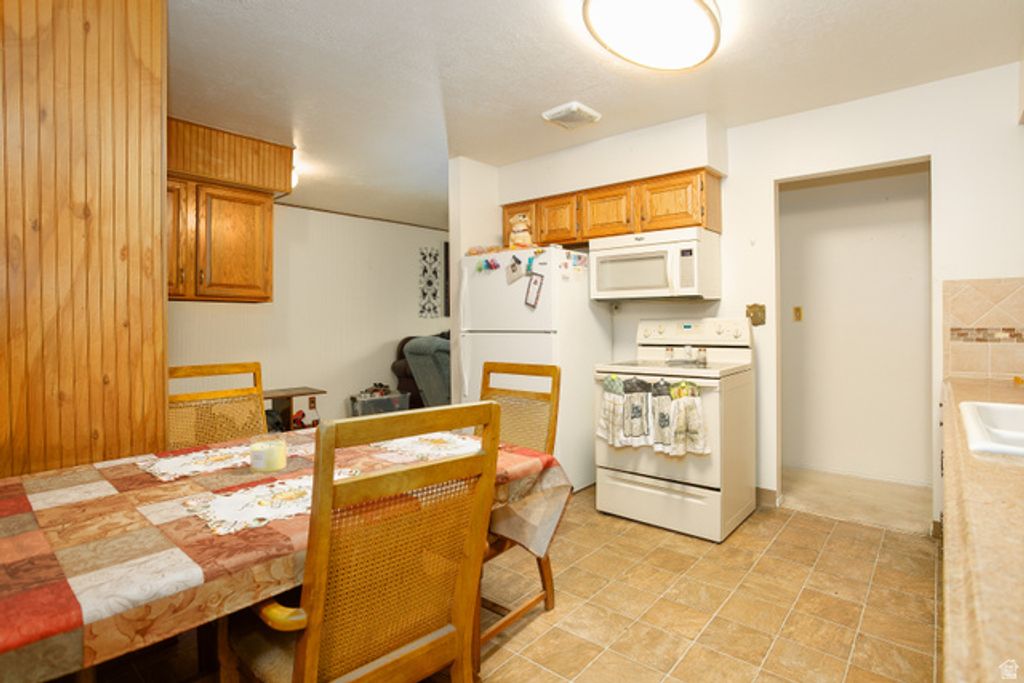 285 S THIRD ST, Tooele, UT 84074 — photo 4