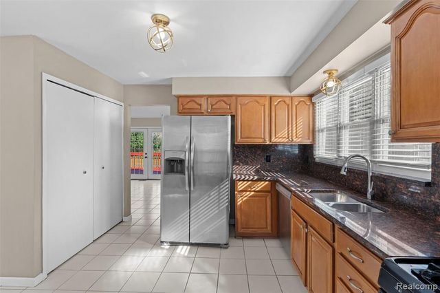 5428 Hammersmith Drive, West Bloomfield, MI 48322