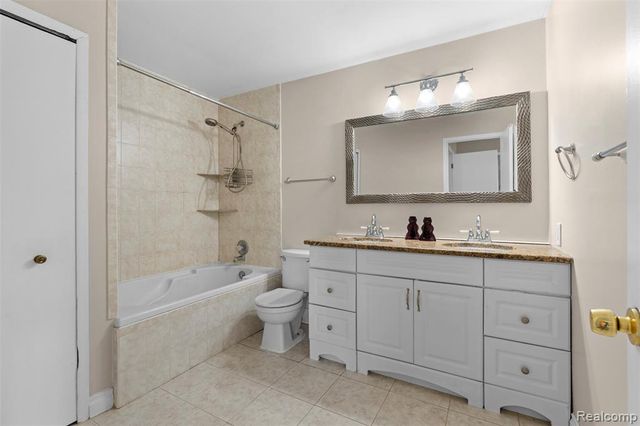 5428 Hammersmith Drive, West Bloomfield, MI 48322