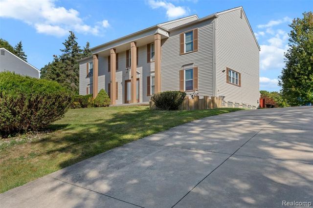 5428 Hammersmith Drive, West Bloomfield, MI 48322