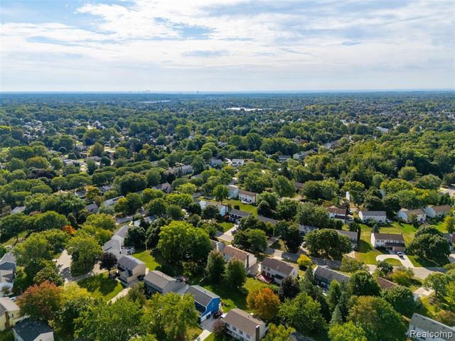 5428 Hammersmith Drive, West Bloomfield, MI 48322