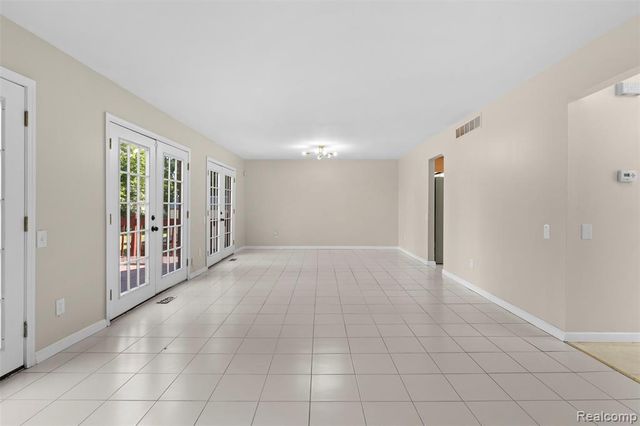 5428 Hammersmith Drive, West Bloomfield, MI 48322