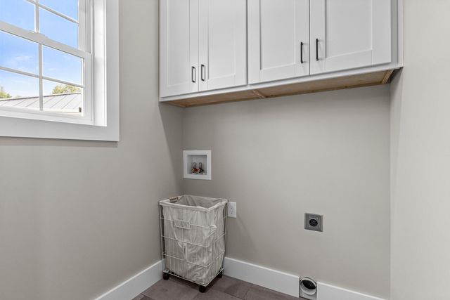 235 Auseon Court, Hillsdale, MI 49242