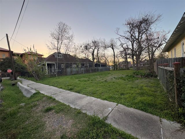 303 Bishop Street, Houston, TX 77009