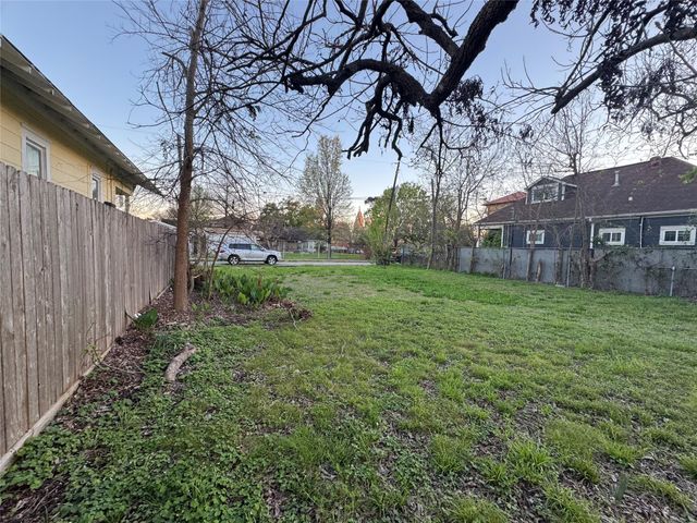 303 Bishop Street, Houston, TX 77009